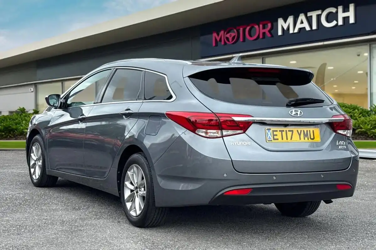 2017-hyundai-i40-17crdi-se-nav-141ps-tourer-5d-big-1