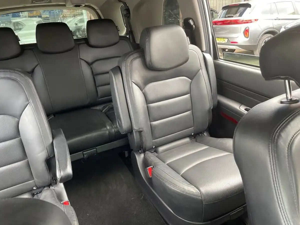 2019-kgm-ssangyong-turismo-22td-ex-big-37