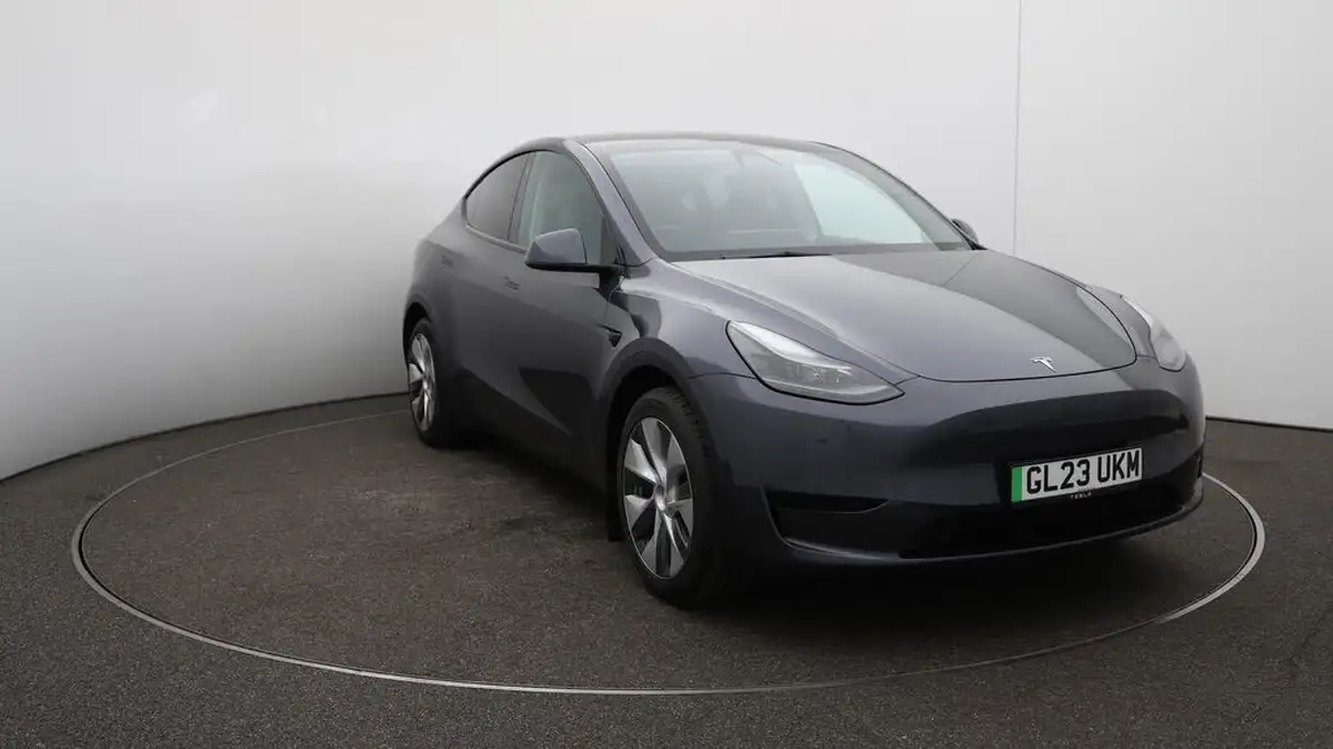 2023-tesla-model-y-e-rwd-big-16