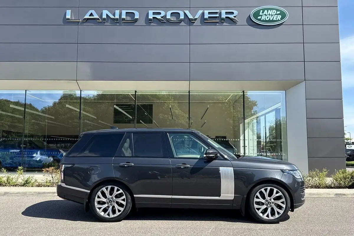 2021-land-rover-range-rover-30-p400-vogue-se-big-1