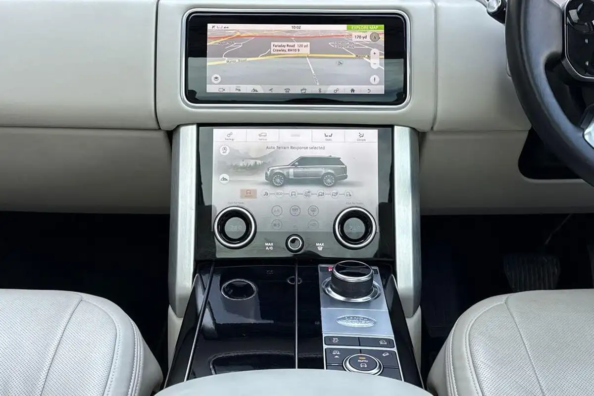 2021-land-rover-range-rover-30-p400-vogue-se-big-25