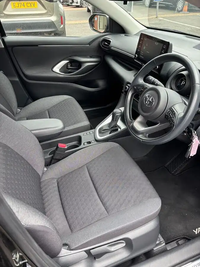 2022-toyota-yaris-15-vvt-i-design-big-6