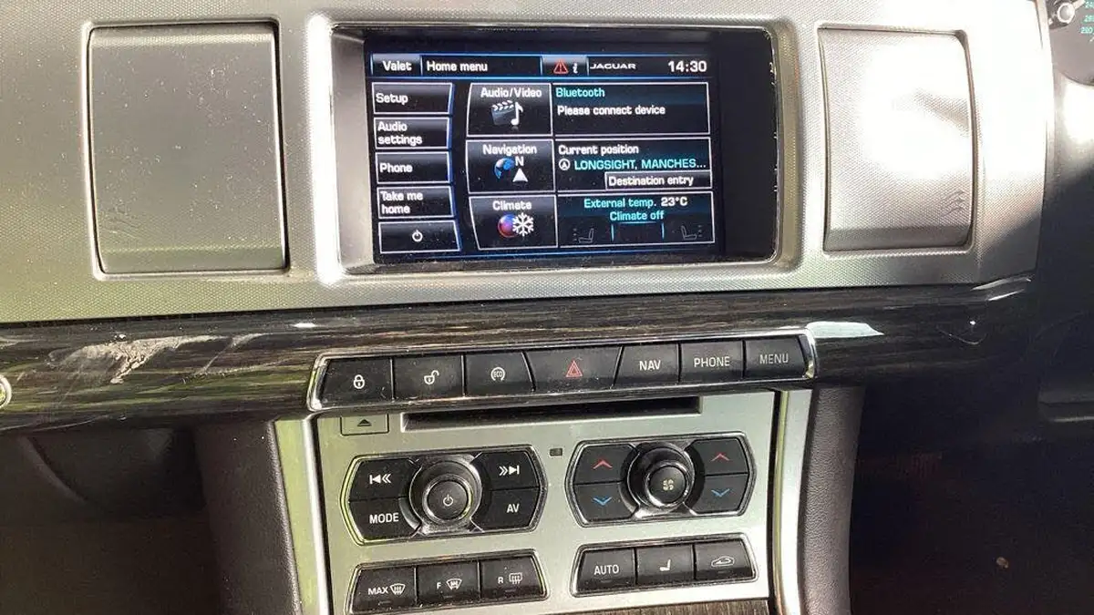2015-jaguar-xf-22td-luxury-163ps-saloon-4d-big-17