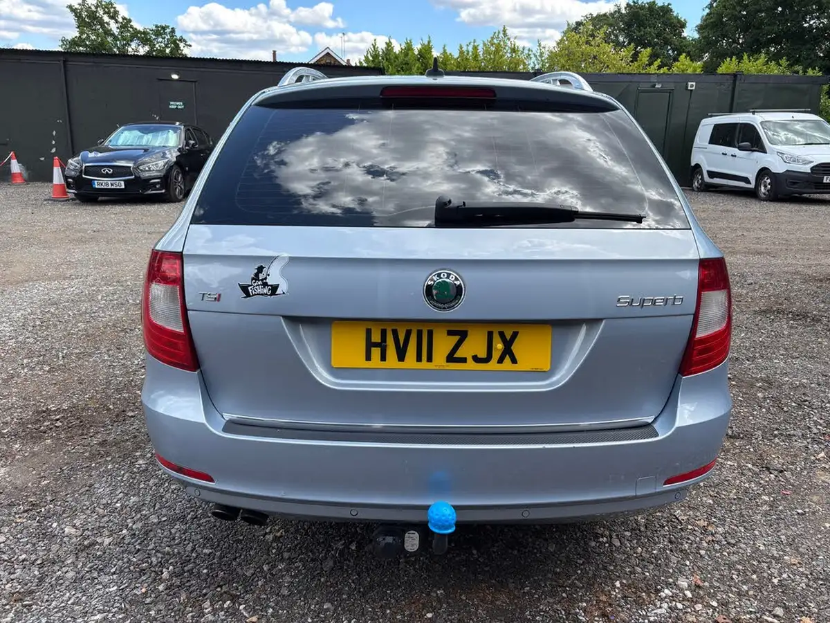 2011-skoda-superb-18-elegance-162ps-estate-dsg-big-4