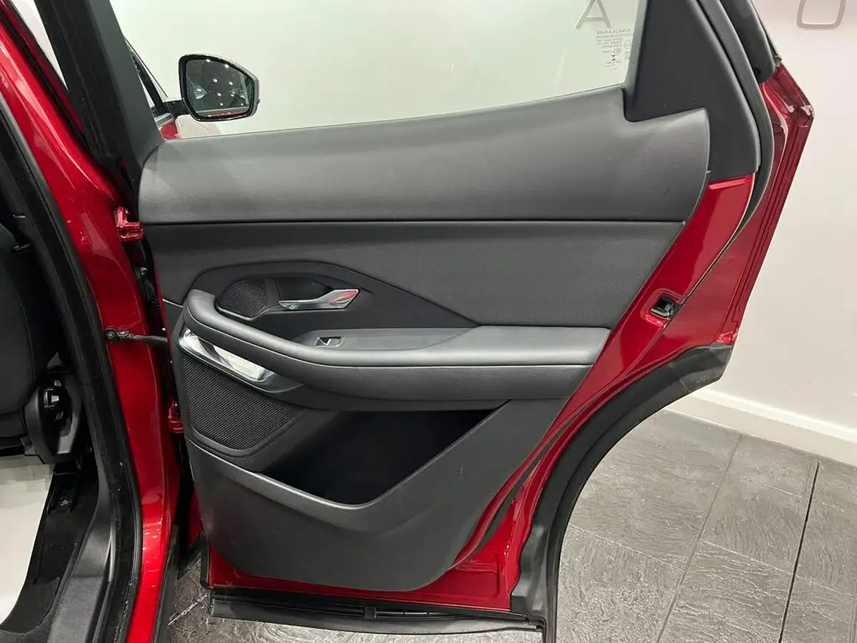 2018-jaguar-e-pace-20-i4d-150ps-ss-big-57