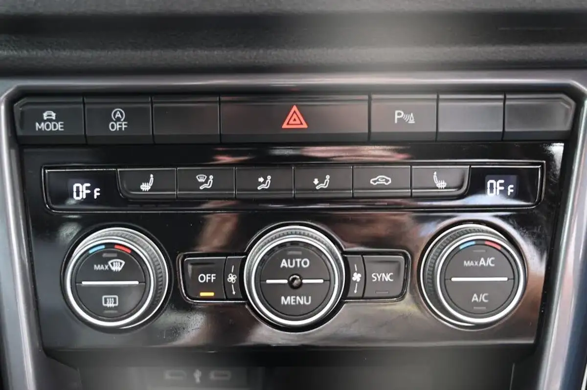2021-volkswagen-t-roc-15-tsi-r-line-hatchback-5d-dsg-big-29