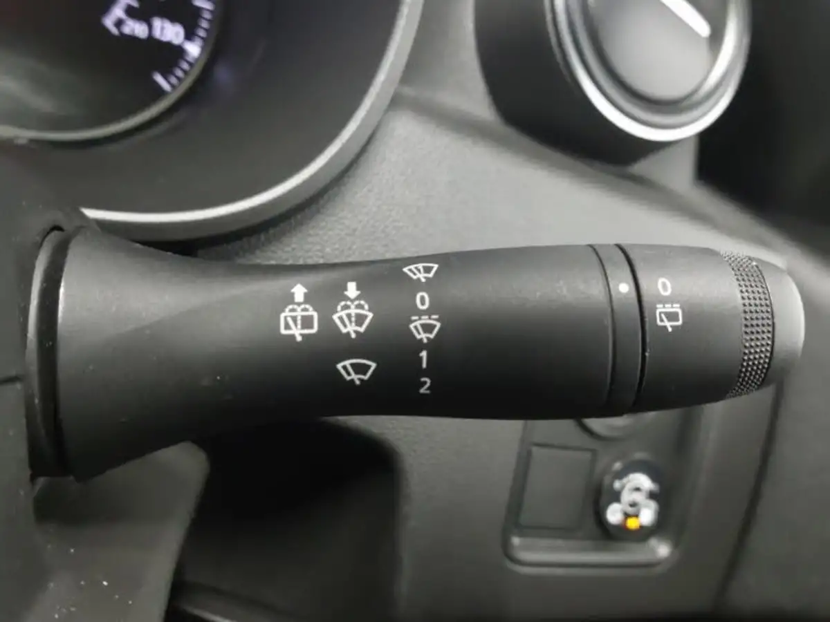 2021-dacia-duster-10-tce-comfort-100bhp-bi-fuel-station-wagon-5d-big-14