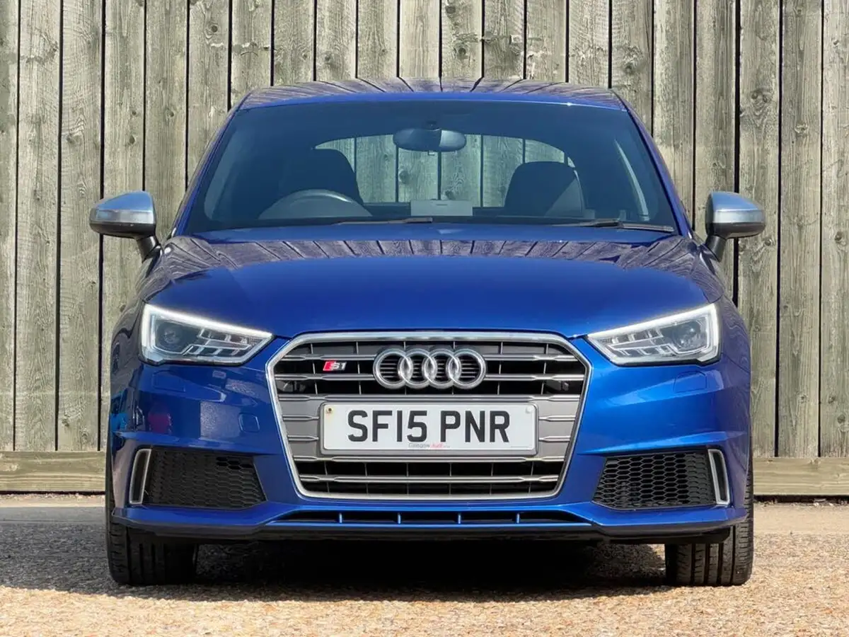2015-audi-a1-20-s1-hatchback-3d-big-4
