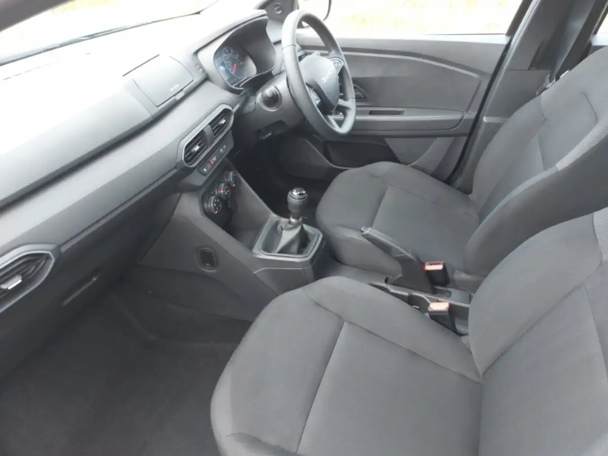 2024-dacia-sandero-10-tce-essential-90bhp-big-4