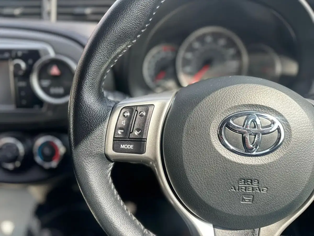2011-toyota-yaris-133-tr-vvt-i-99bhp-5d-big-17