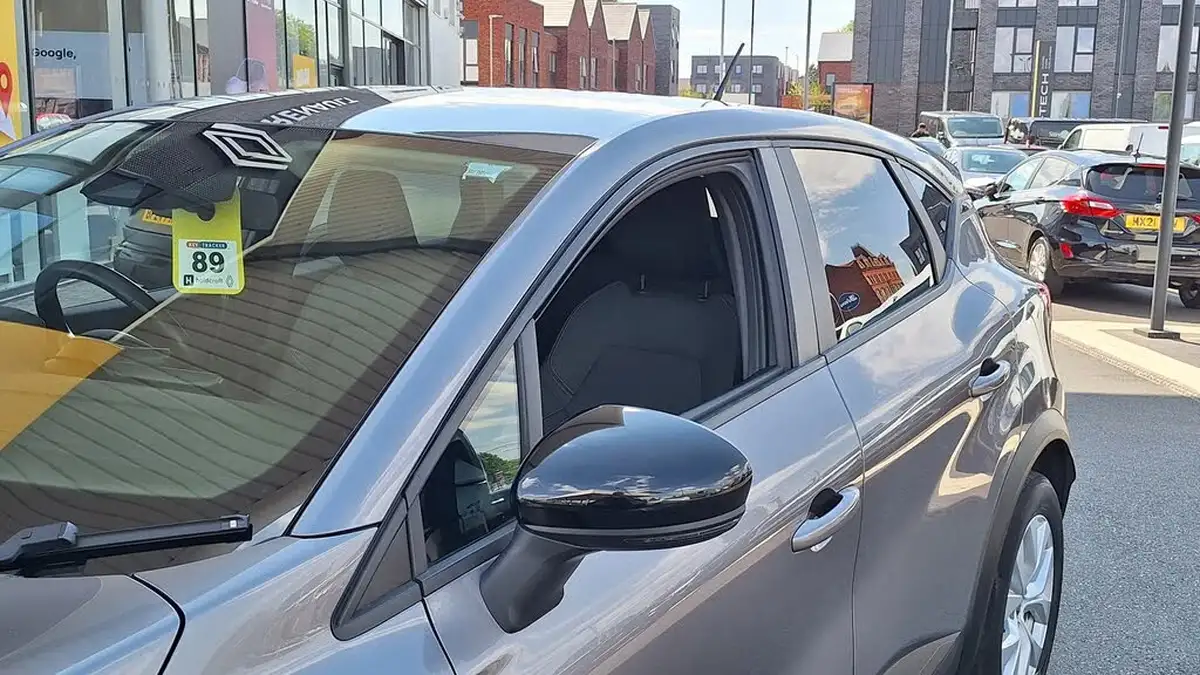 2021-renault-captur-13-tce-iconic-140ps-big-20