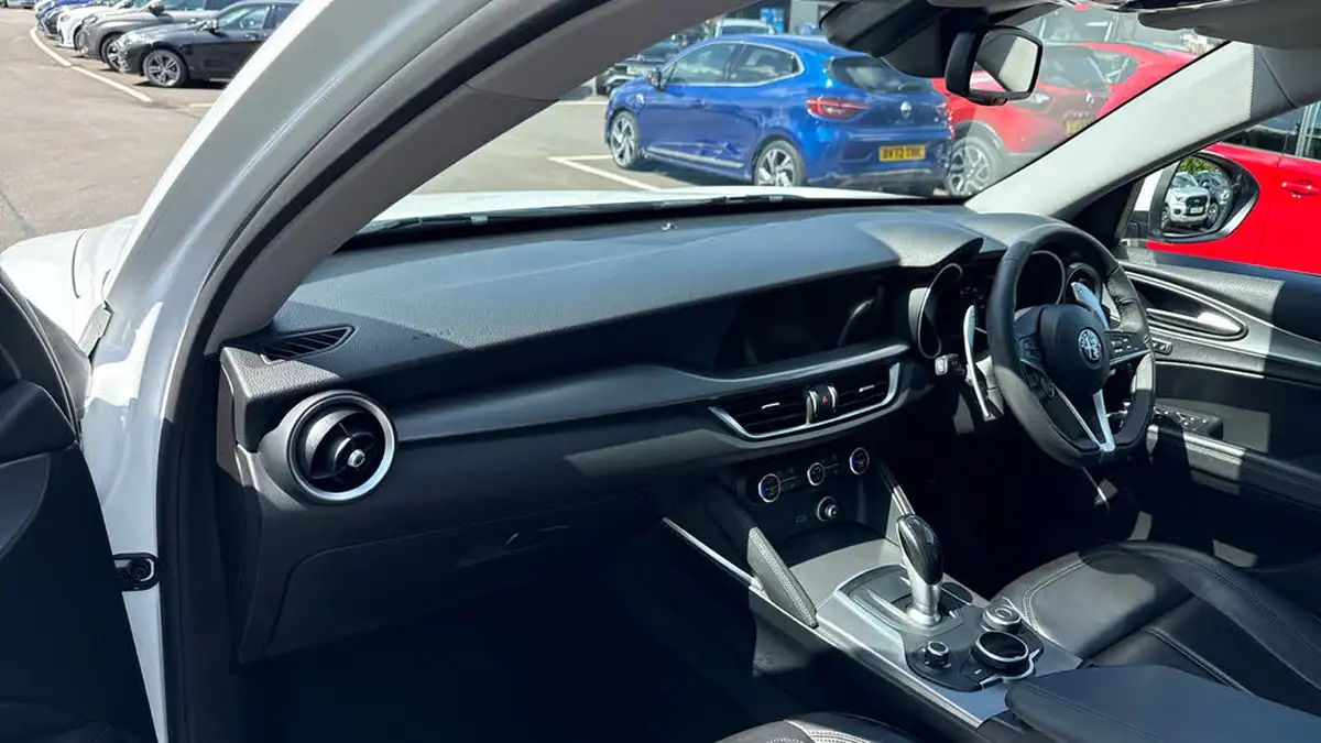 2021-alfa-romeo-stelvio-22td-speciale-big-9