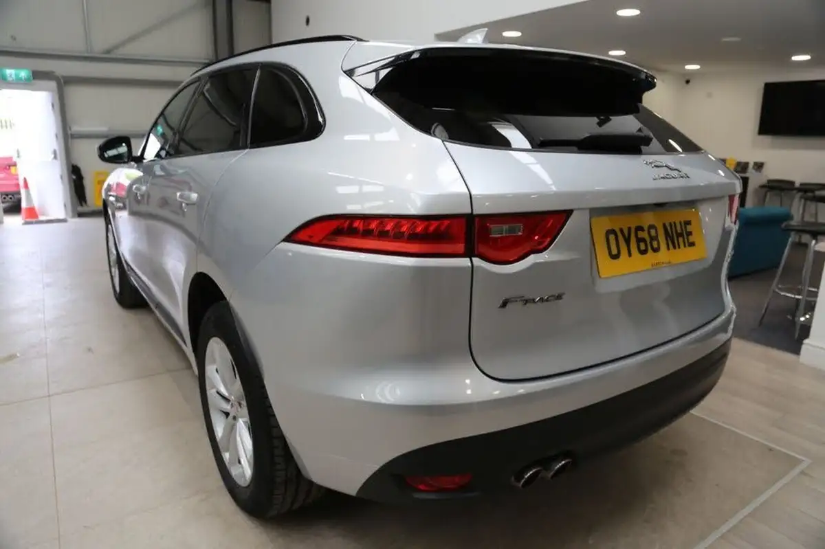2018-jaguar-f-pace-20-i4d-r-sport-180ps-auto-big-24