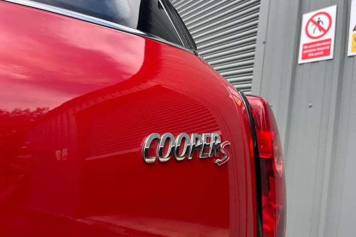 2014-mini-countryman-16-cooper-s-190bhp-big-23