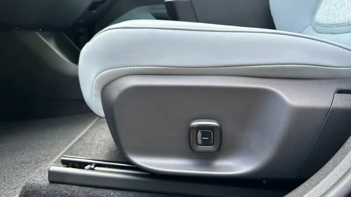 2025-volvo-ex30-e-single-motor-ultra-big-36