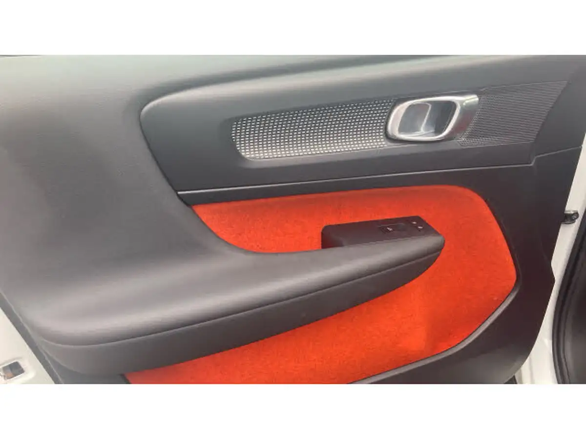 2018-volvo-xc40-15-t3-r-design-pro-big-28