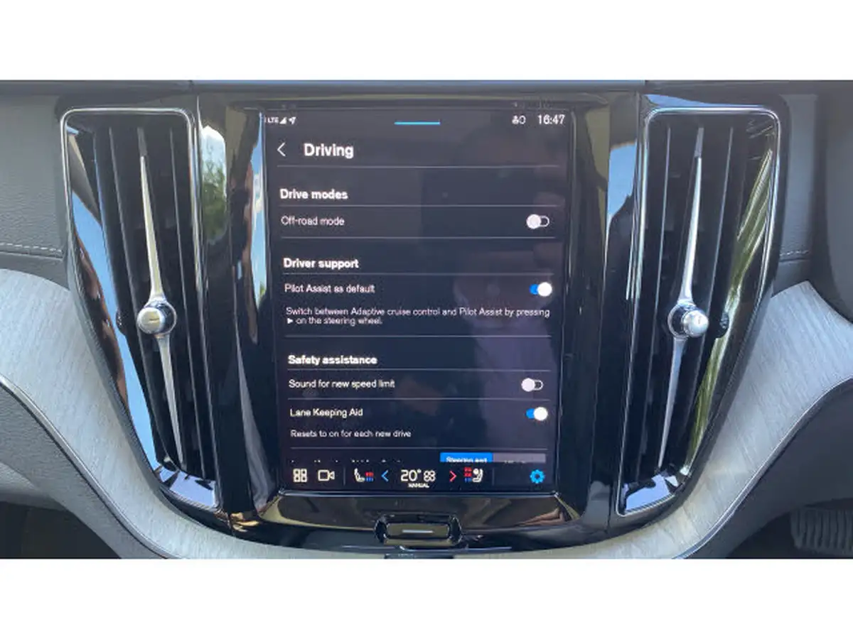 2024-volvo-xc60-20-b5-ultra-dark-big-33