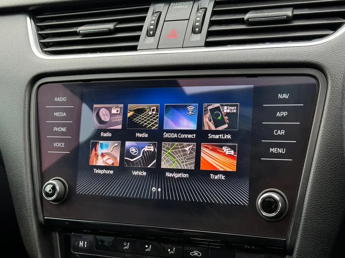 2018-skoda-octavia-20tdi-vrs-hatchback-dsg-big-32