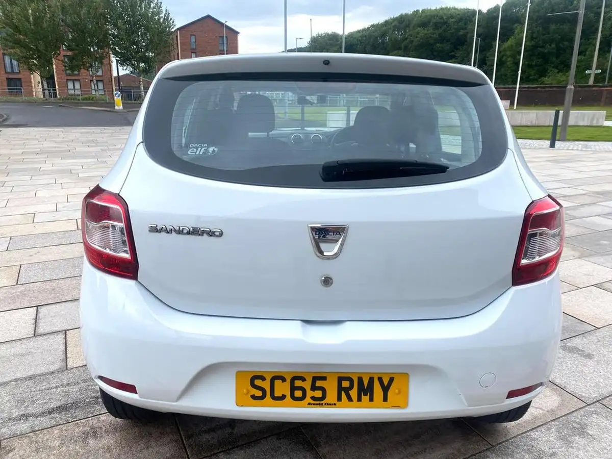 2015-dacia-sandero-12-ambiance-big-11