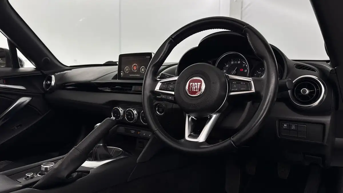 2018-fiat-124-14-multiair-124-spider-s-design-big-16