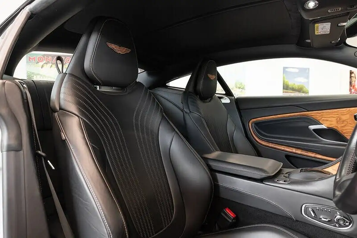 2016-aston-martin-db11-52-v12-launch-edition-big-3