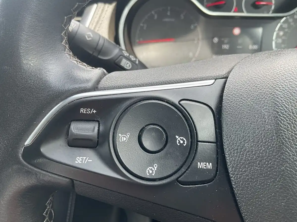 2019-vauxhall-grandland-x-12-sri-nav-big-18