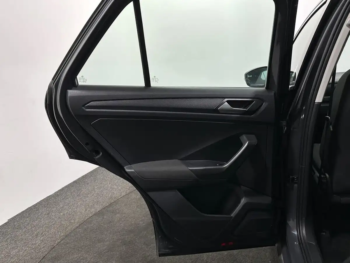 2021-volkswagen-t-roc-20tdi-s-big-30