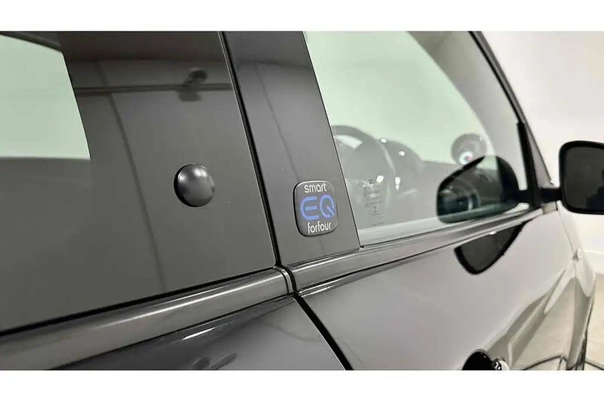 2021-smart-forfour-eq-premium-big-15