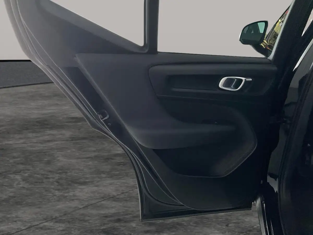 2022-volvo-xc40-15-t3-r-design-auto-big-36