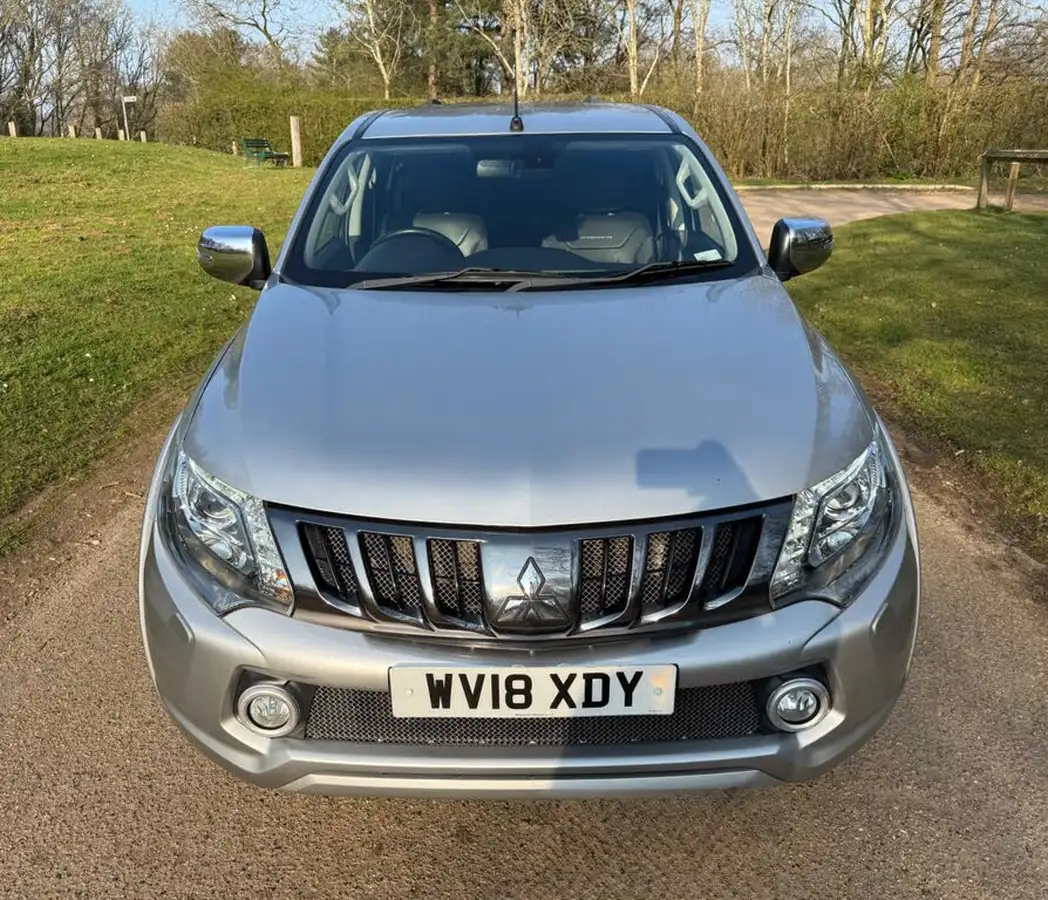 2018-mitsubishi-l200-24di-d-barbarian-sda-auto-big-1