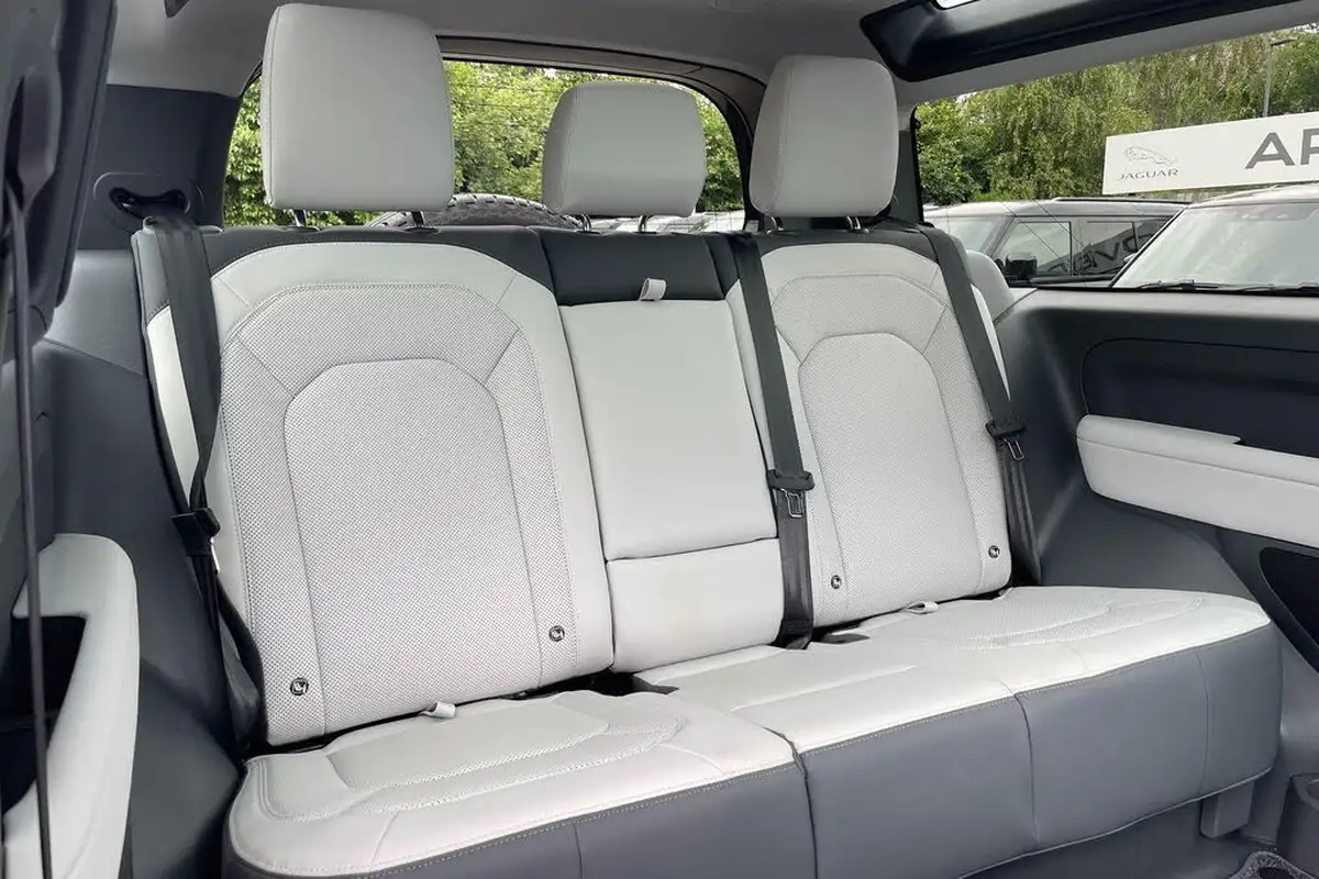 2024-land-rover-90-defender-30-d350-x-dynamic-hse-big-38