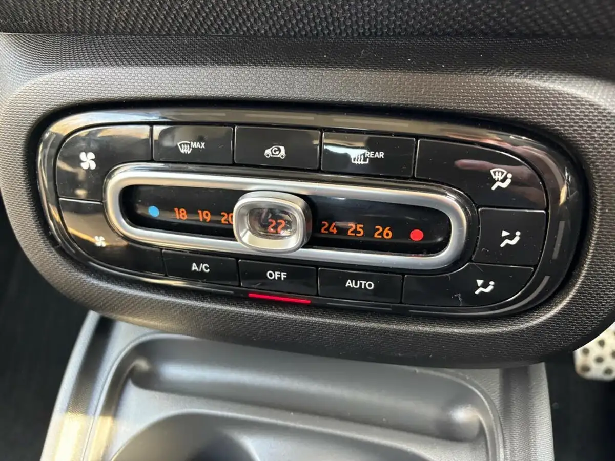 2019-smart-fortwo-10-urban-shadow-edition-big-19