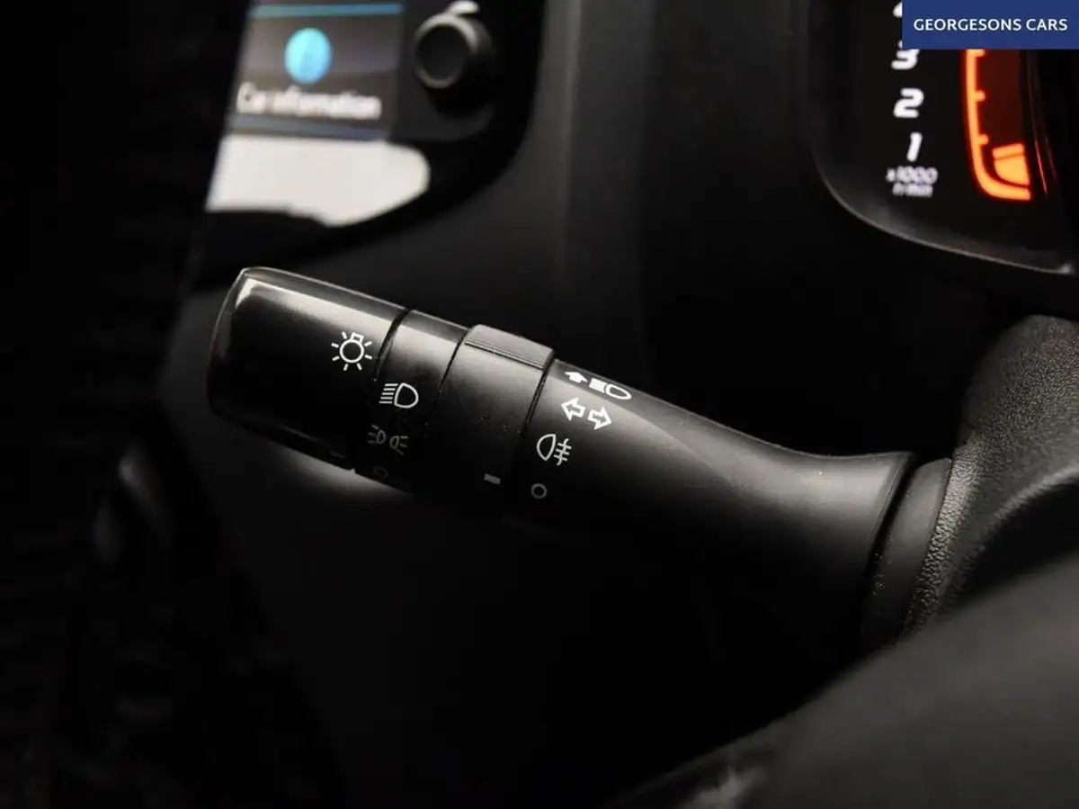 2018-toyota-aygo-10-vvt-i-x-play-71bhp-5d-big-22