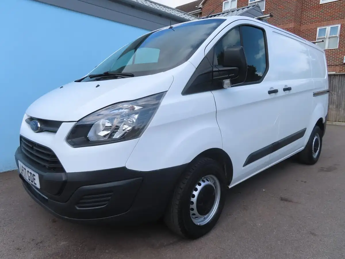 2017-ford-transit-custom-20tdci-310-l1h1-105pseu6-panel-van-big-4
