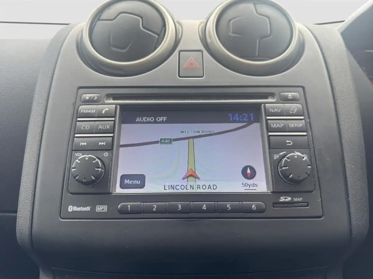 2011-nissan-qashqai-20td-n-tec-4wd-big-23