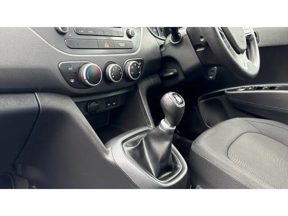 2017-hyundai-i10-10-se-big-12