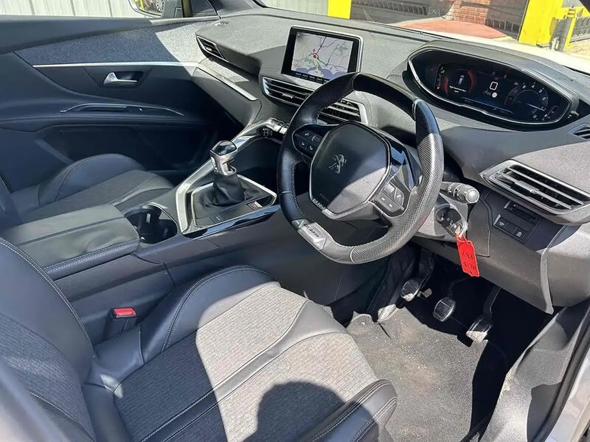 2018-peugeot-5008-suv-12-puretech-gt-line-big-8