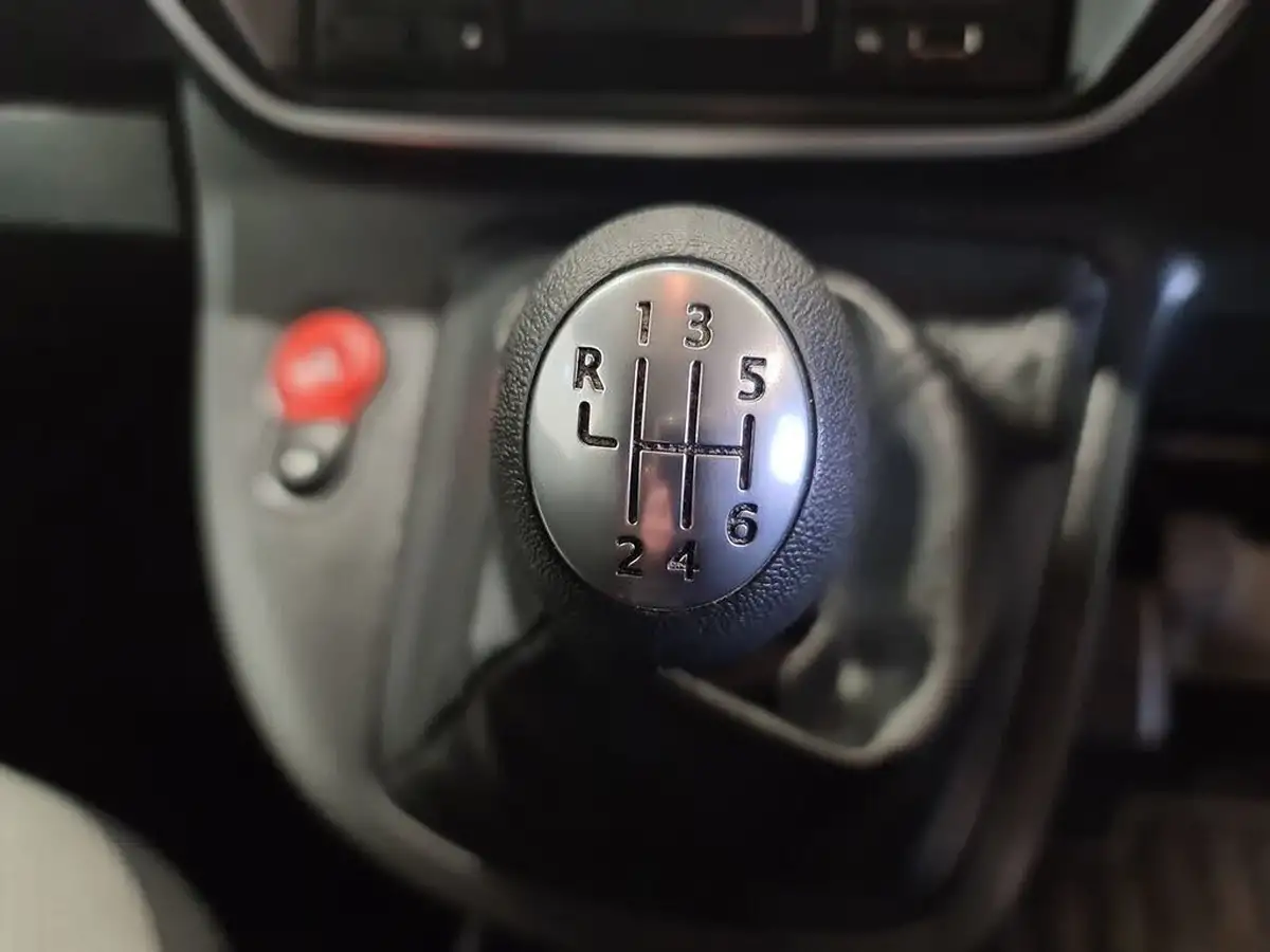 2021-renault-kangoo-maxi-big-31