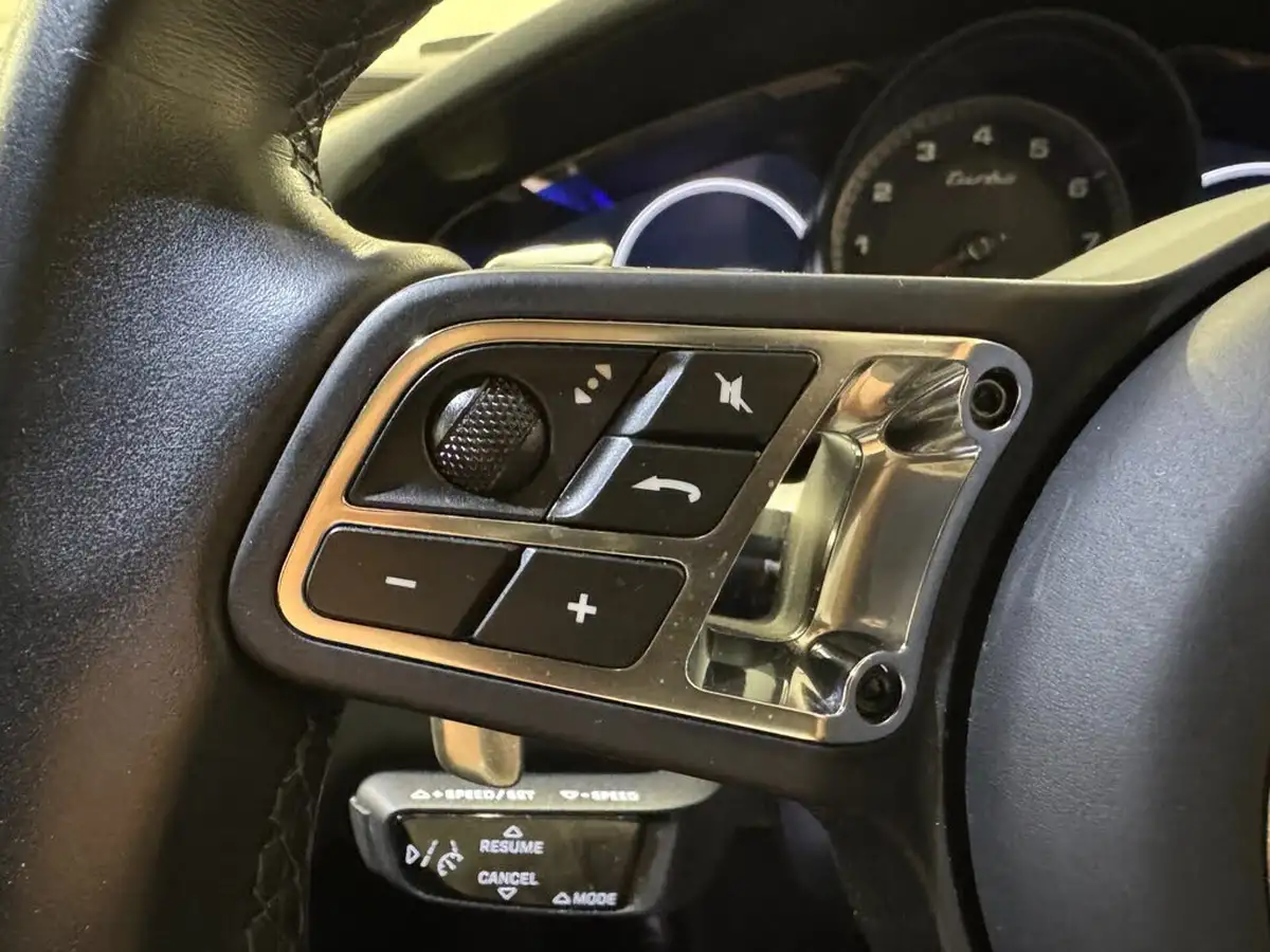 2022-porsche-cayenne-40-v8-turbo-station-wagon-big-13