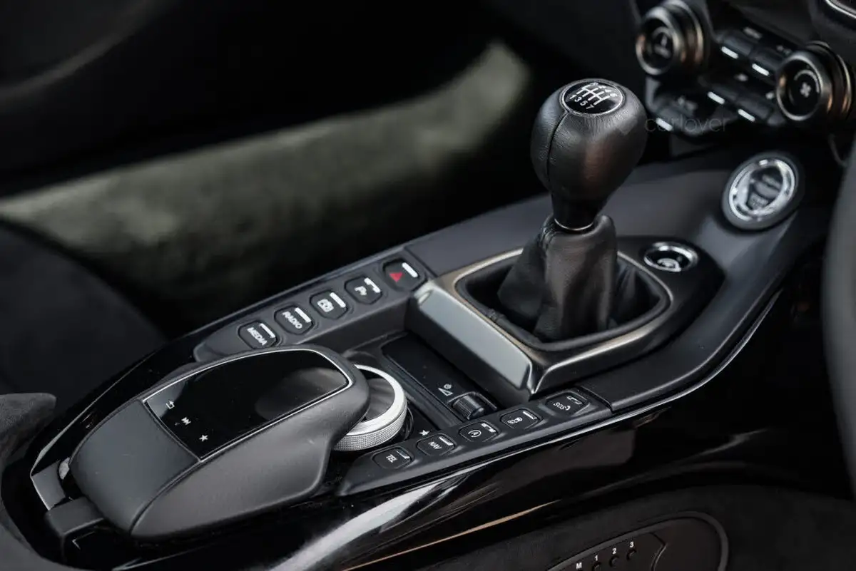 2021-aston-martin-vantage-40-v8-vantage-coupe-big-60