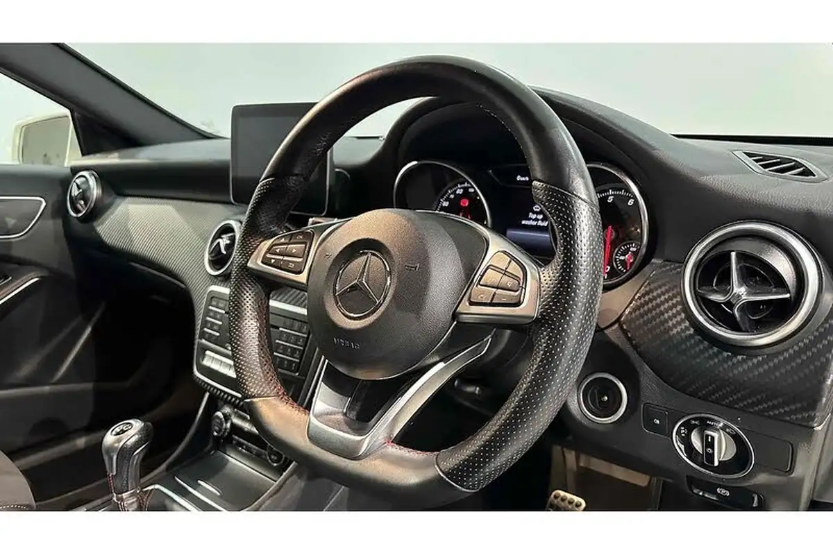 2018-mercedes-benz-a-class-16-a180-amg-line-premiumss-big-28