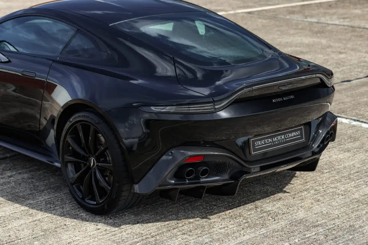 2021-aston-martin-vantage-40-v8-vantage-coupe-big-12