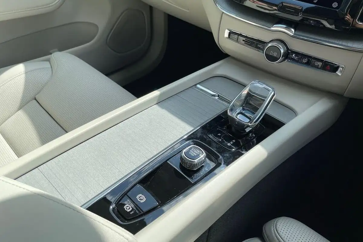 2024-volvo-xc60-20-t8-r-design-pro-big-42