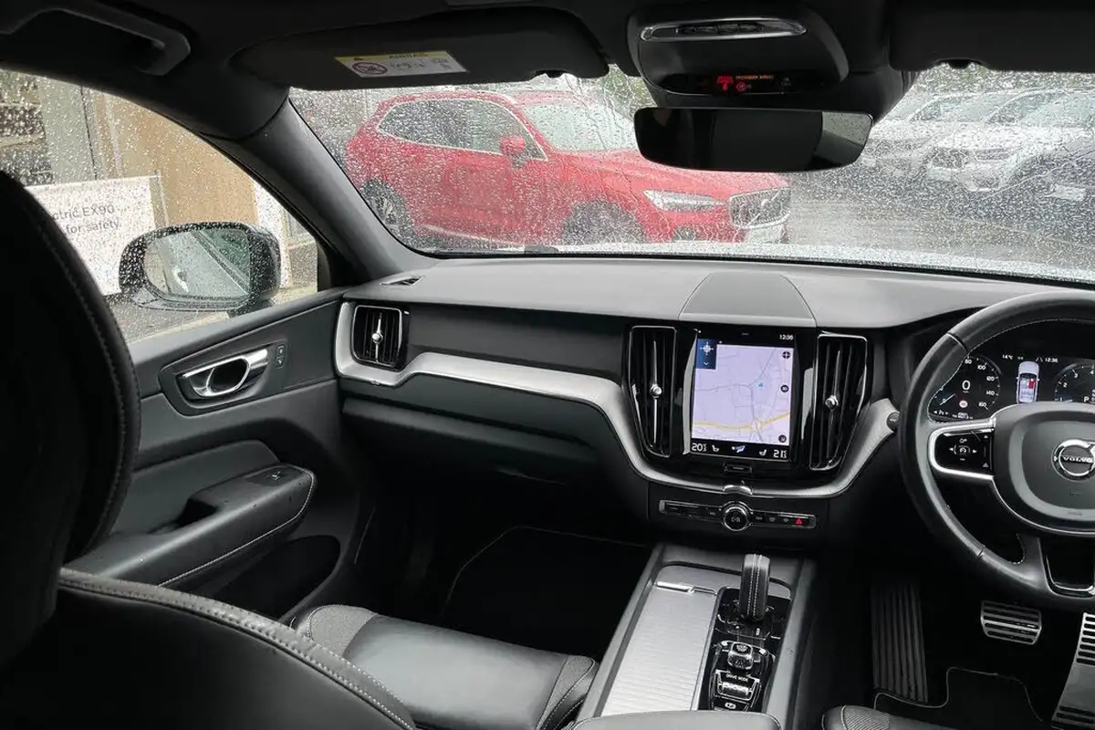 2021-volvo-xc60-20-b5-r-design-big-31