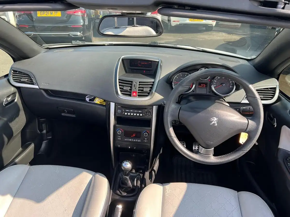 2014-peugeot-207-cc-16-roland-garros-big-12