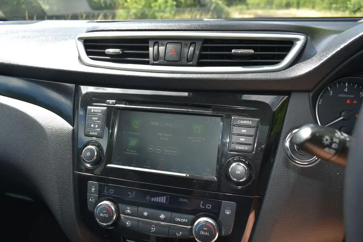 2020-nissan-qashqai-13-dig-t-n-connecta-160ps-auto-big-24