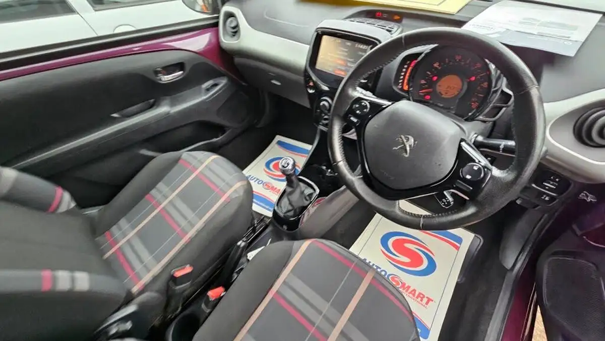 2016-peugeot-108-12-puretech-allure-hatchback-3d-big-30
