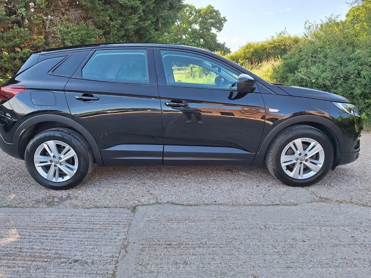 2018-vauxhall-grandland-x-12-se-132ps-big-3