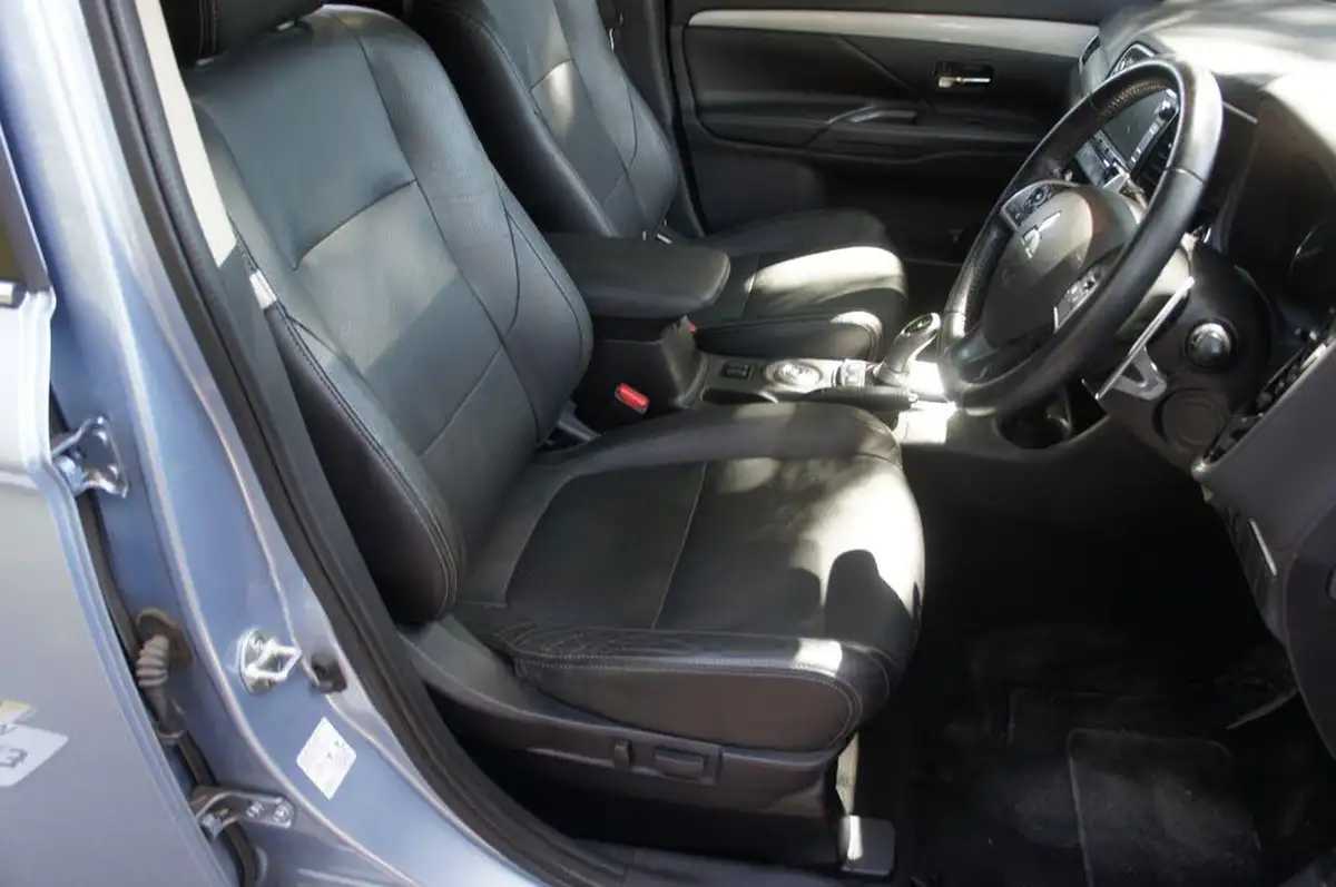 2014-mitsubishi-outlander-20-gx4h-big-7
