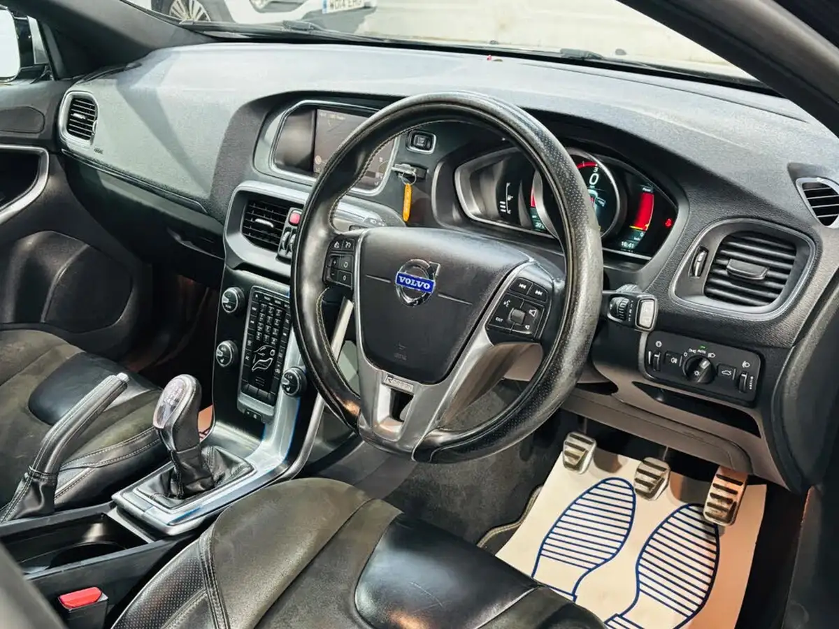2013-volvo-v40-16td-d2-r-design-nav-big-10